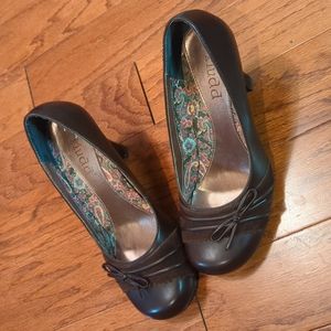 Mudd brown heels
